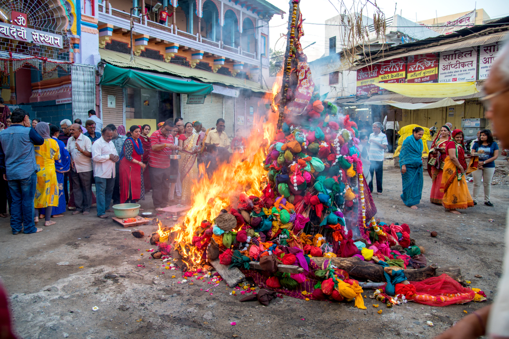 Holika Dahan 2024 Date, Time, Story